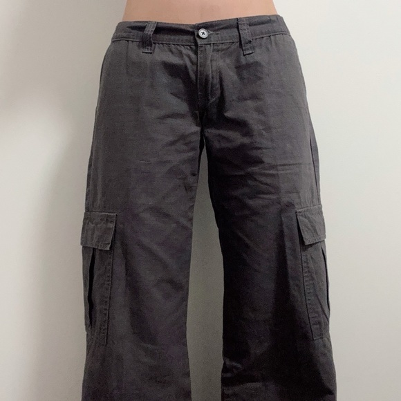 brandy melville low waisted cargo pants
one size, however probably fits 0-4 - Picture 2 of 3